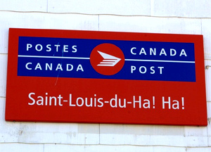 Panneau de la poste canadienne à Saint-Louis-du-Ha! Ha!