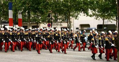 Défilé de Saint-Cyriens en 2007 sur les Champs-Élysées