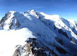 De quelle nationalité est le mont Blanc ?