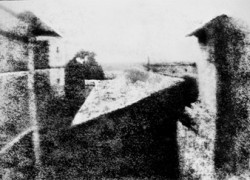 La première photographie date de 1826